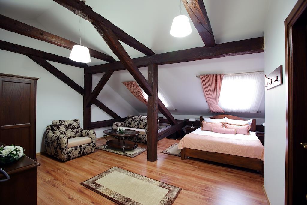 Hotel Galany Rădăuţi Buitenkant foto