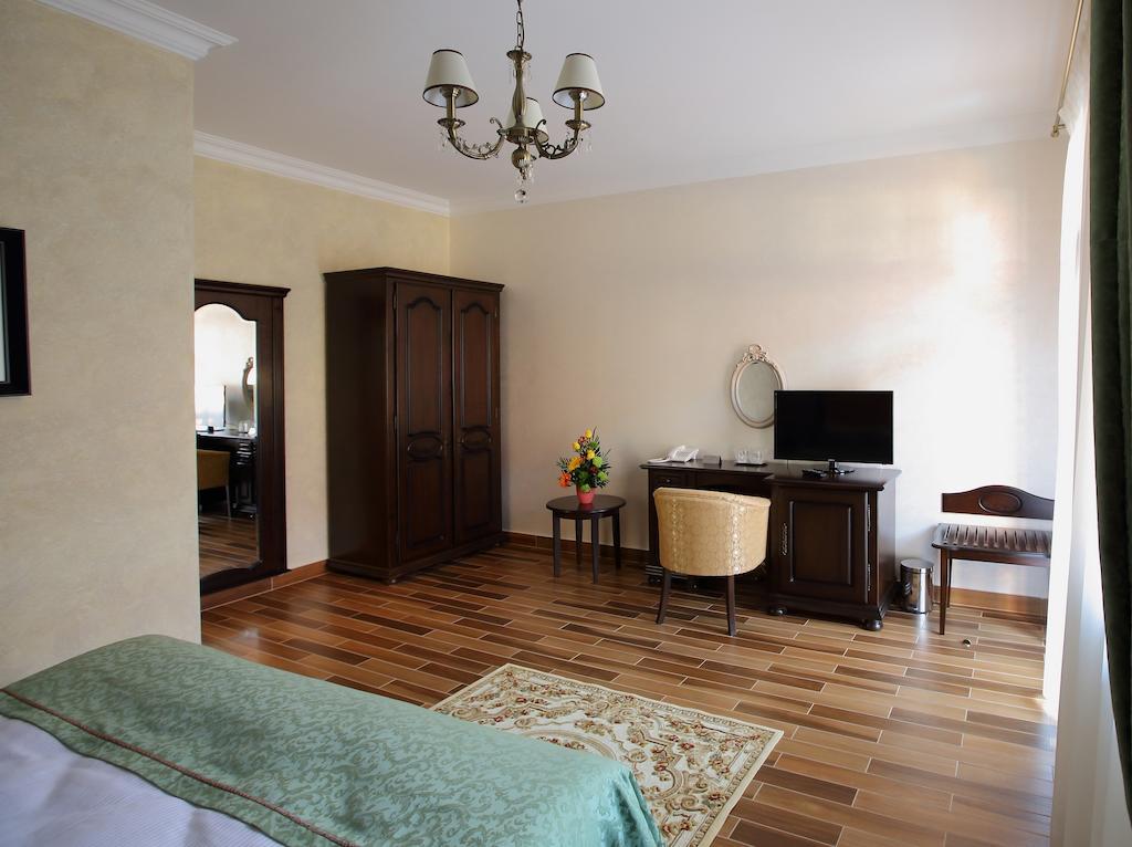Hotel Galany Rădăuţi Buitenkant foto