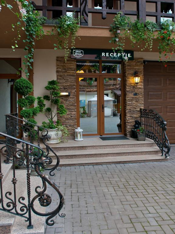 Hotel Galany Rădăuţi Buitenkant foto