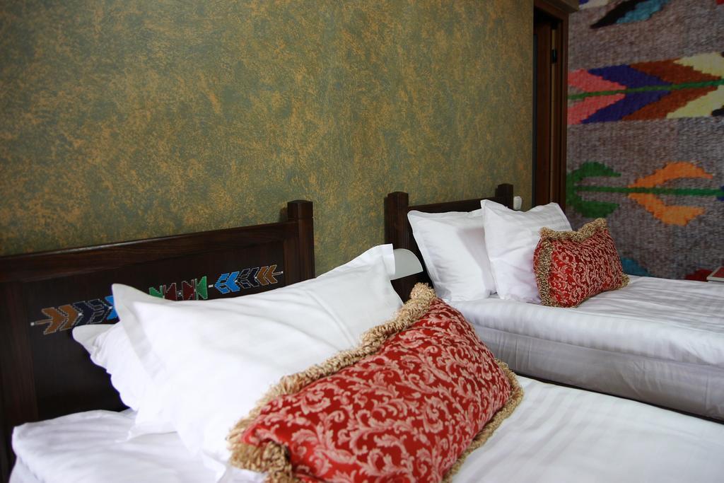 Hotel Galany Rădăuţi Buitenkant foto